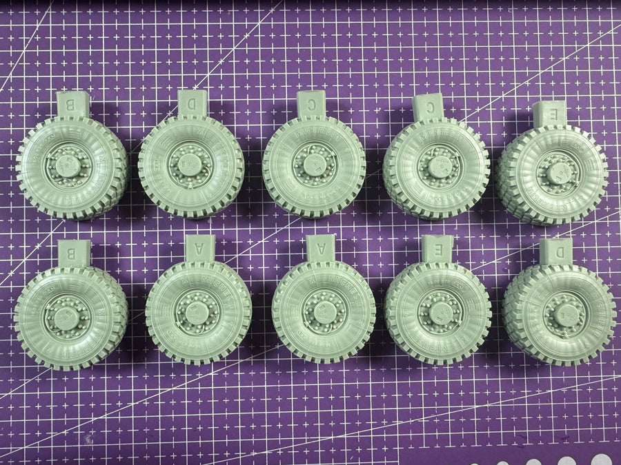 MK16 Trailer Tires 1/35 Scale Resin Model Kit Set - 1/35 resin model view 3