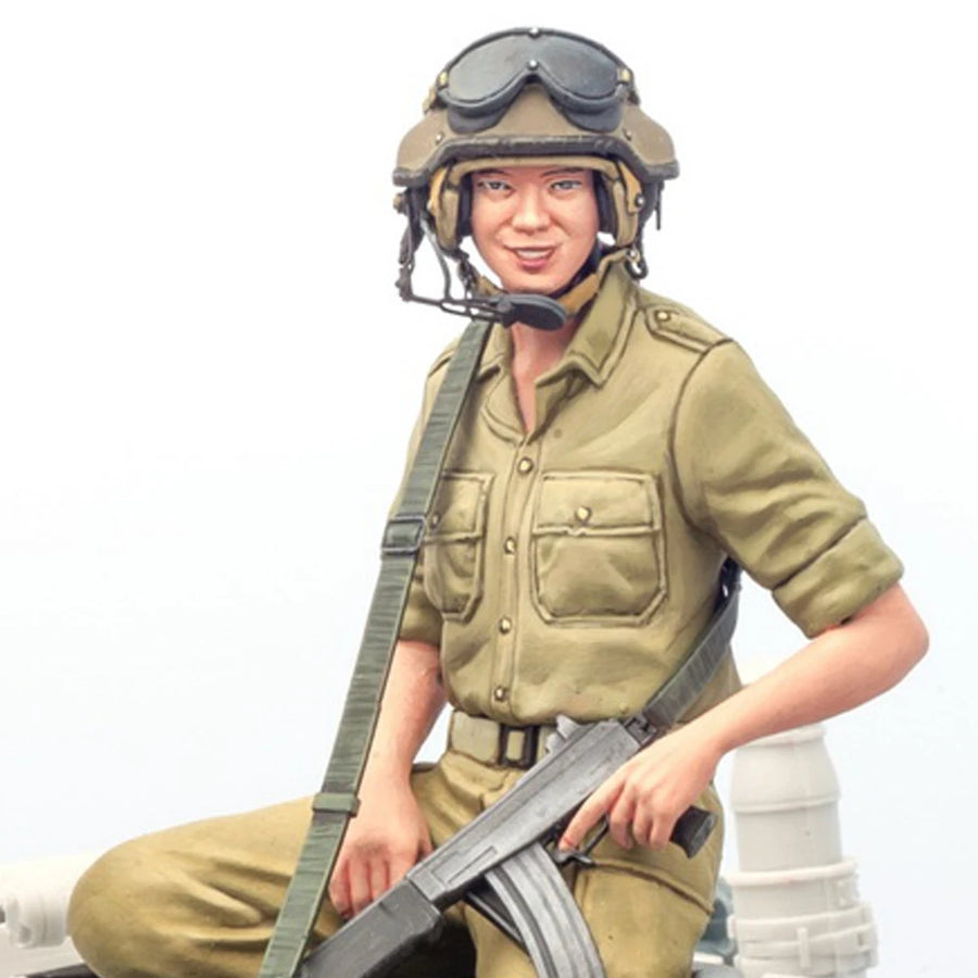 IDF Female Tank Commander 1/16 Resin Figure Kit - 1/16 resin model view 2