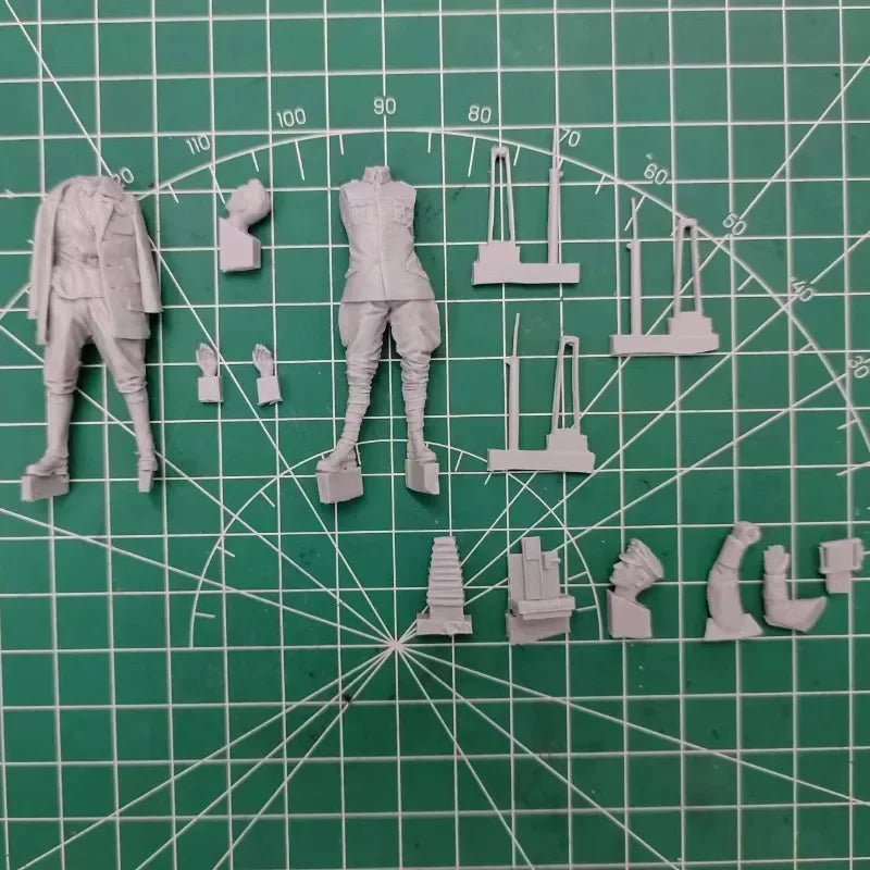 WWI Aviation Officers 2-Figure Set 1/32 Resin Model Kit - 1/32 resin model view 2