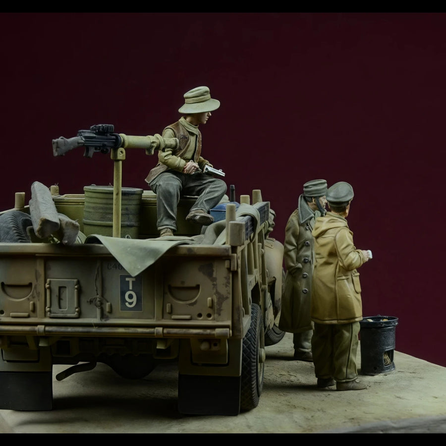 British LRDG Desert Patrol 1/72 Resin Figure Diorama Set - 1/72 resin model view 4