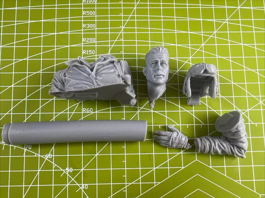 WWII Tank Commander Bust 1/10 Scale Resin Figure Kit - 1/10 resin model view 2