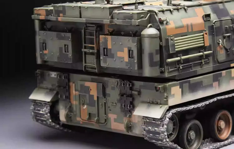 Chinese PLZ05 155mm Self-Propelled Howitzer 1/35 Resin Model Kit - 1/35 resin model view 4