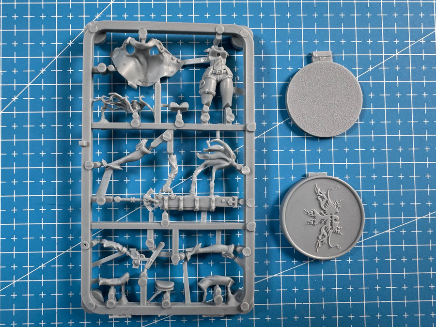 Detective Knight with Revolver 50mm Resin Figure Kit - 50mm resin model view 3