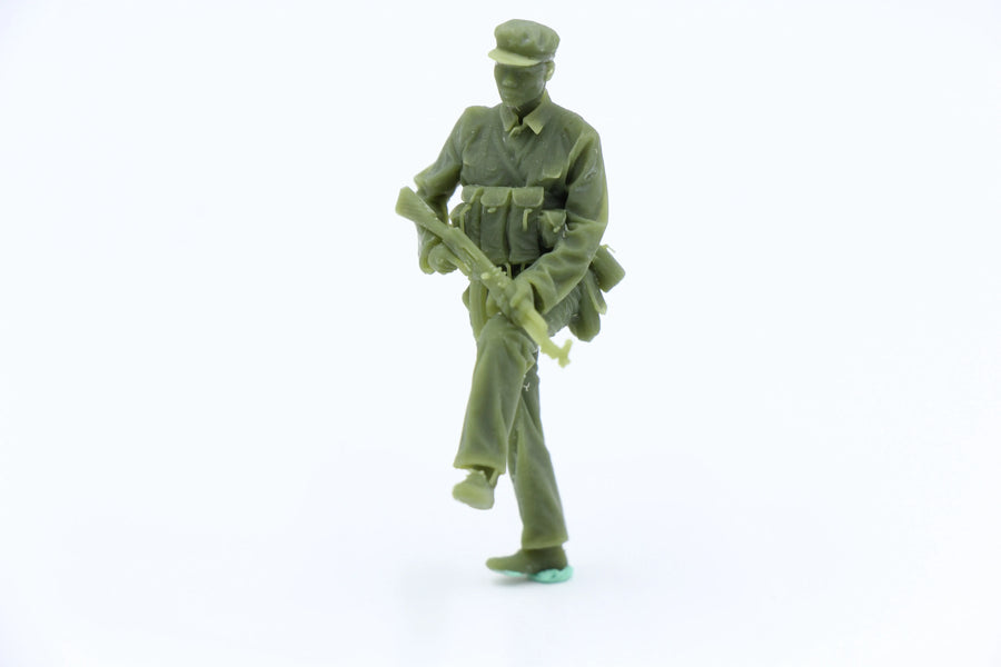 Chinese Modern Soldier with Rifle 1/35 Resin Figure Kit - 1/35 resin model view 5