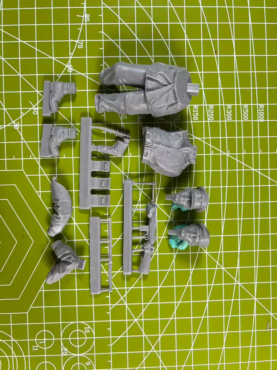 British Paratrooper with Rifle 1/16 Resin Figure Kit - 1/16 resin model view 3
