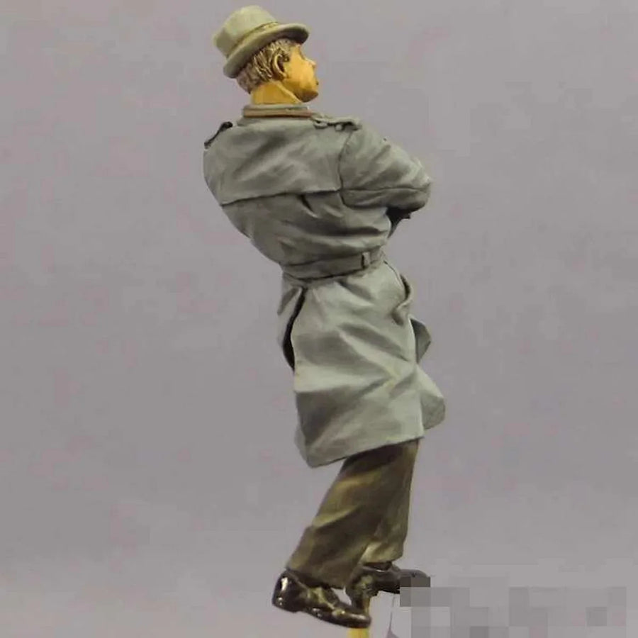 Soviet Soldier with Mosin-Nagant & Civilian 1/35 Resin Figure Set - 1/35 resin model view 3