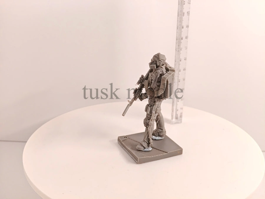 Icebreaker Frost Sci-Fi Soldier 1/24 Scale Resin Figure Kit - 1/24 resin model view 4