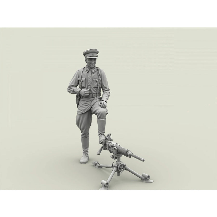 Soviet Red Army Officer 1/35 Resin Figure Kit with Maxim Gun - 1/35 resin model view 2
