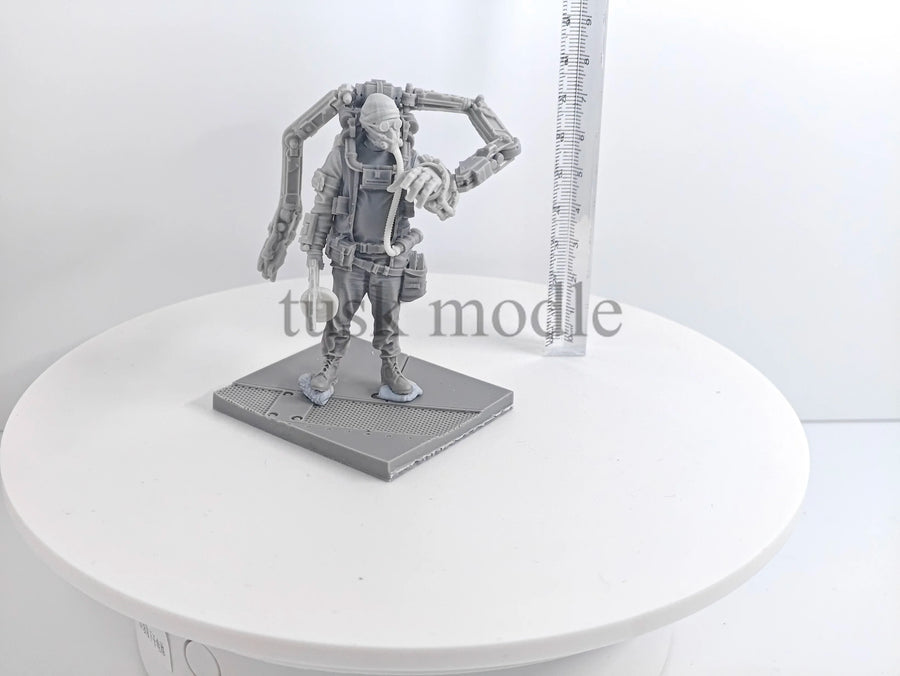 Stranger 90 Exosuit Soldier 1/24 Scale Resin Figure Kit - 1/24 resin model view 2