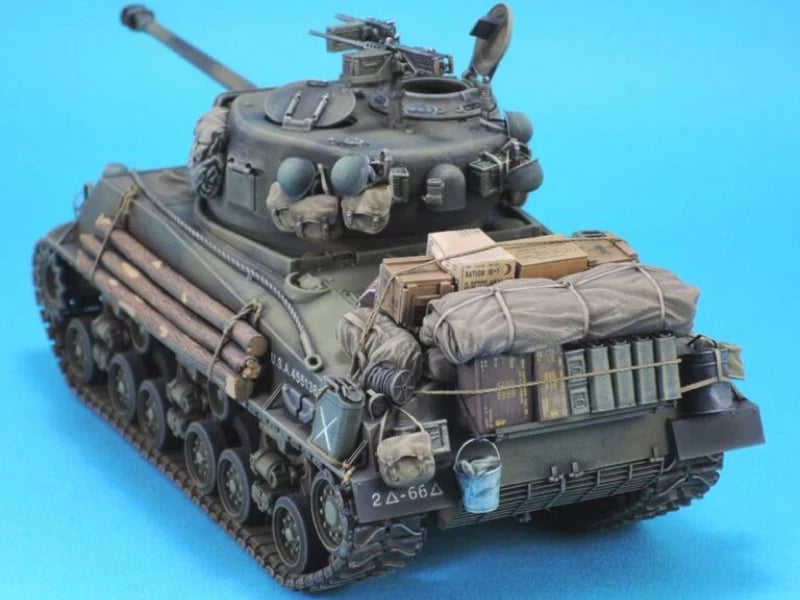 WWII US Army Sherman M4A3E8 Tank Crew 1/35 Resin Figure Set - 1/35 resin model view 3