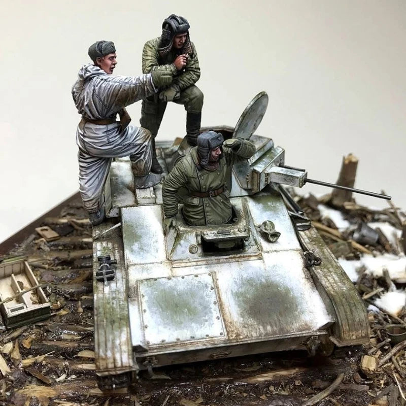 WWII Soviet Tank Crew And Scouts 5-Figure Set 1/35 Resin Diorama - 1/35 resin model view 2