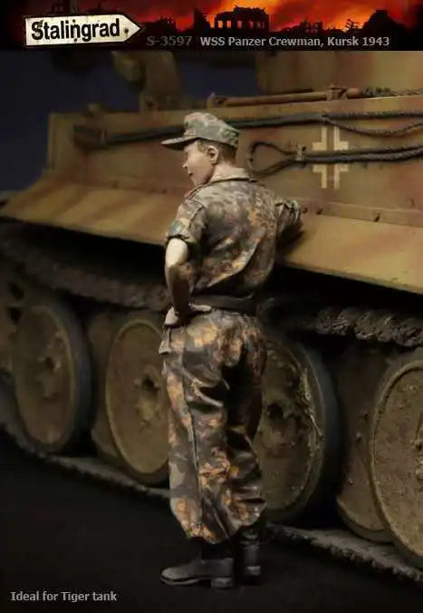 WWII German Soldier Splinter Camo with Mud Base 1/35 Resin Figure Kit - resin model view 3