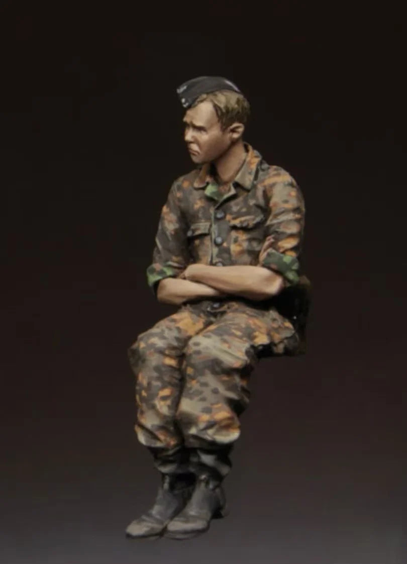 WWII German Panzer Crewman Kursk 1943 1/35 Resin Figure - 1/35 resin model view 3