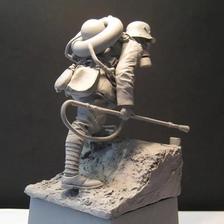 WWI Soldier with Gas Mask 1/16 Resin Figure Kit Unpainted - 1/16 resin model view 5