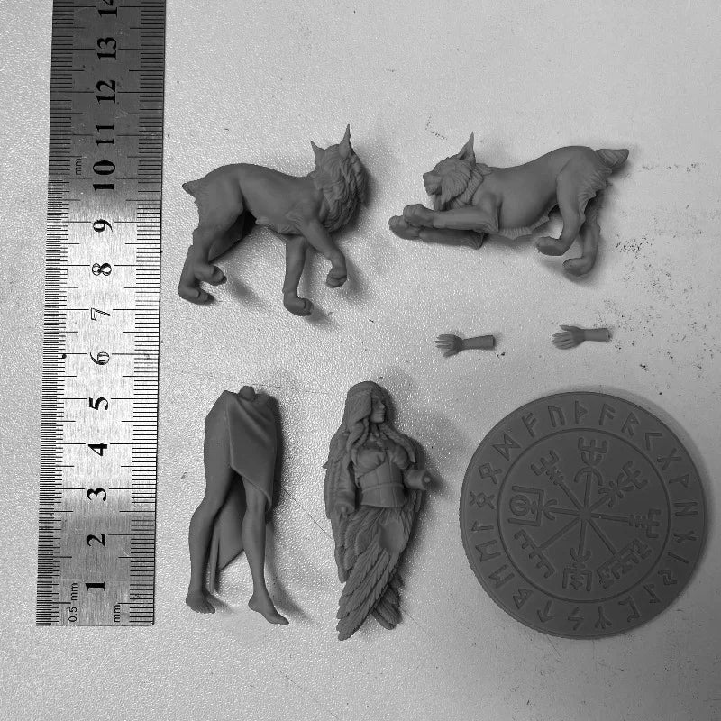 Freya with Dire Wolves Fantasy 1/24 Resin Figure Kit - 1/24 resin model view 6