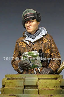 WWII German Panzer Commander Winter 1/35 Resin Figure Kit - 1/35 resin model view 5