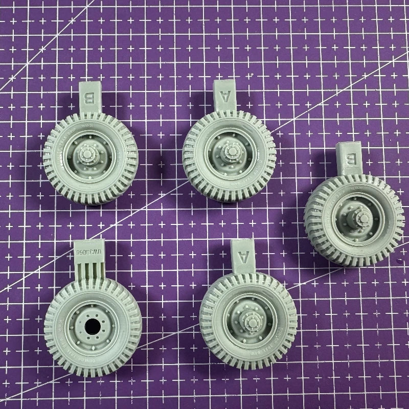 1/35 Military Truck Tire Set Resin Miniature Kit - 1/35 resin model view 2