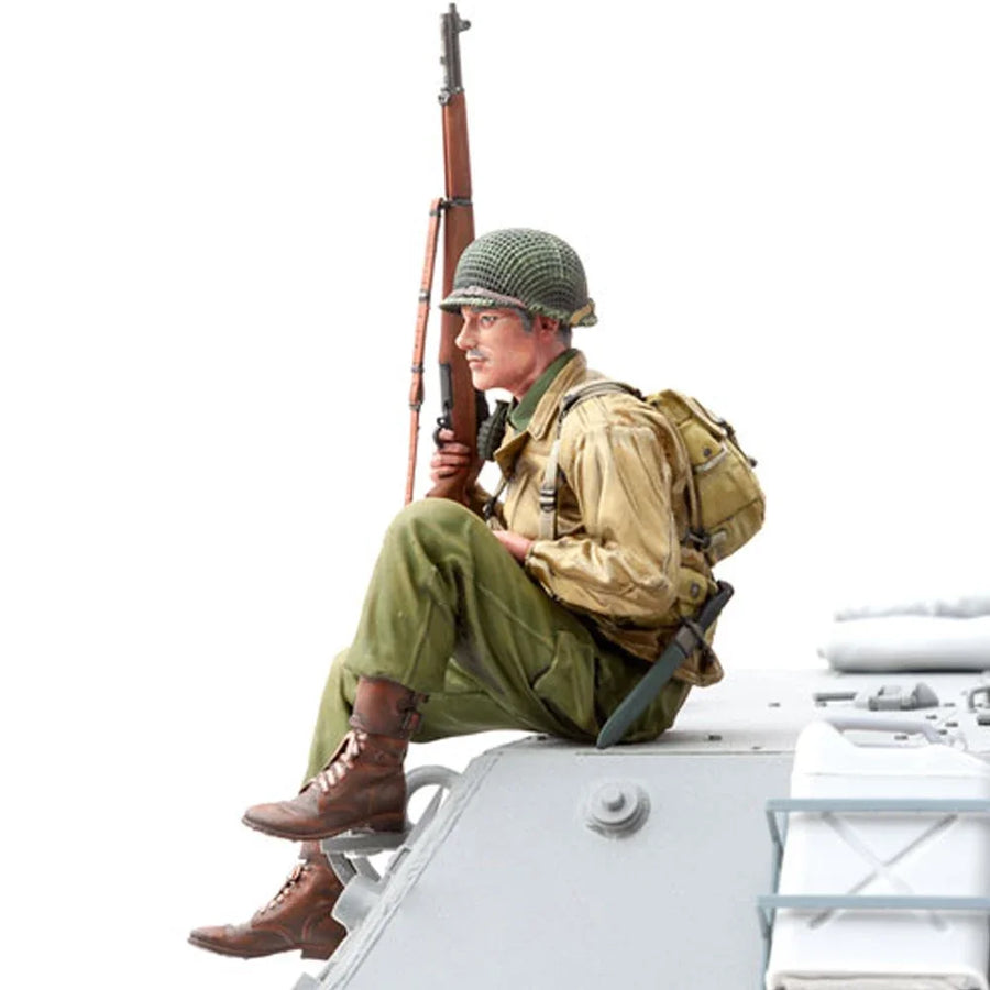 WWII U.S. Army Rifleman 1/16 Resin Figure Kit - 1/16 resin model view 2