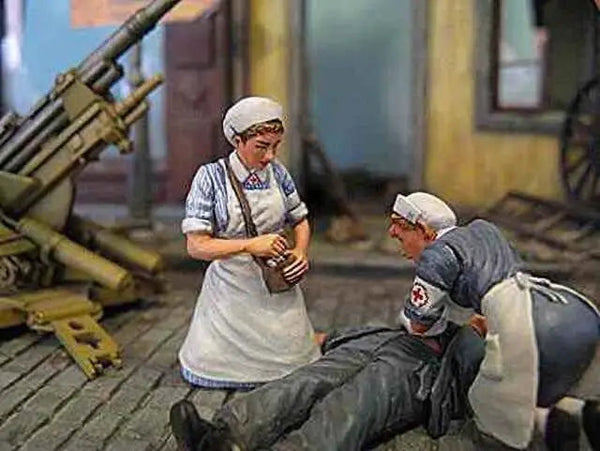 WWII Soviet Women Anti-Aircraft Gun Crew with Casualty 1/35 Resin Diorama Set