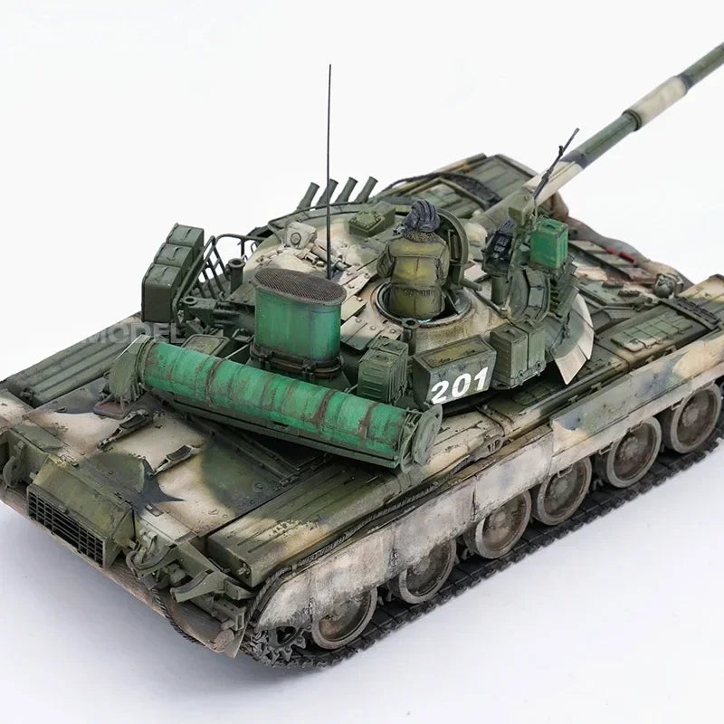 Russian T-80U Main Battle Tank 1/35 Resin Model Kit - 1/35 resin model view 4