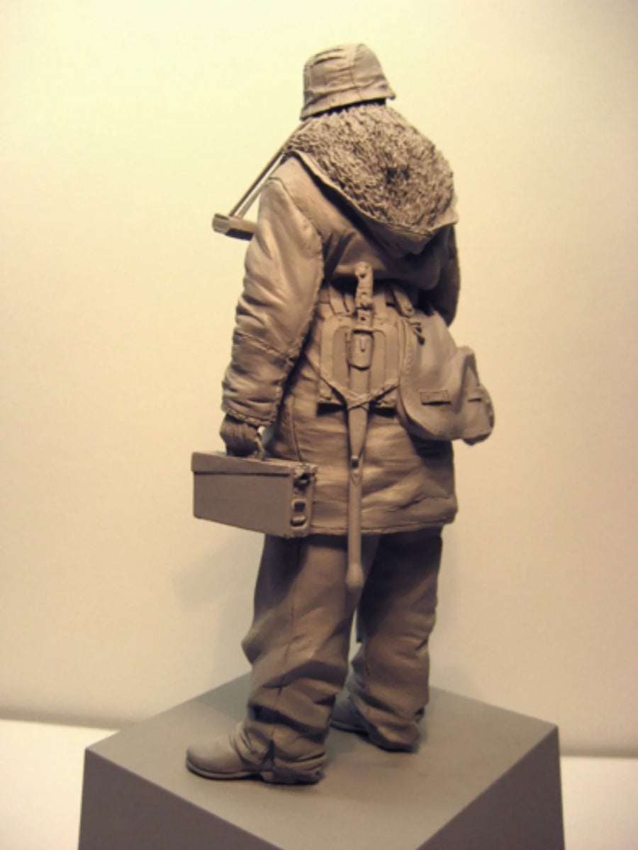 WWII German Soldier with MG42 - 1/16 Resin Figure Kit - 1/16 resin model view 5