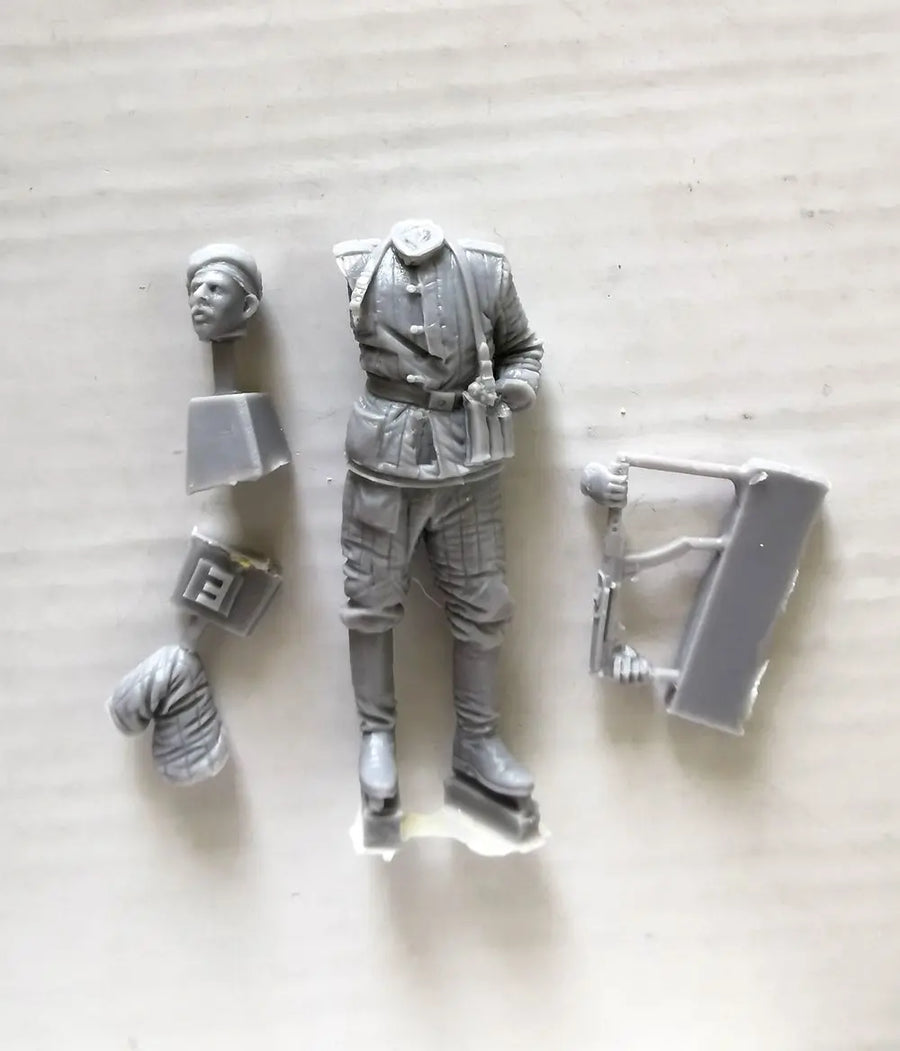 WWII Soviet and German Soldiers 1/35 Resin Figure Set - 1/35 resin model view 3