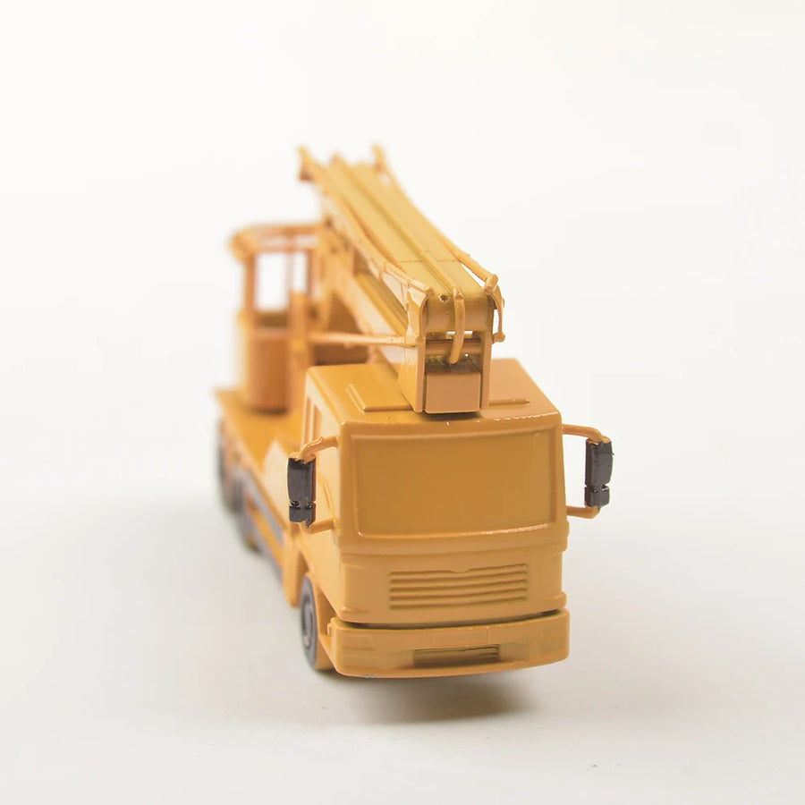 Truck Crane 1/160 Scale Resin Model Kit - Pre-Colored - 1/160 resin model view 2