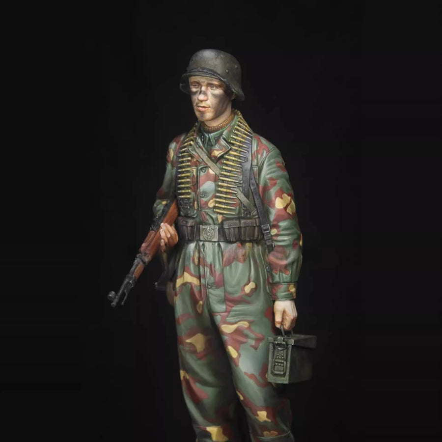 WWII German 12th SS Panzer Division Armored Soldier 1/16 Resin Figure Kit - 1/16 resin model view 3