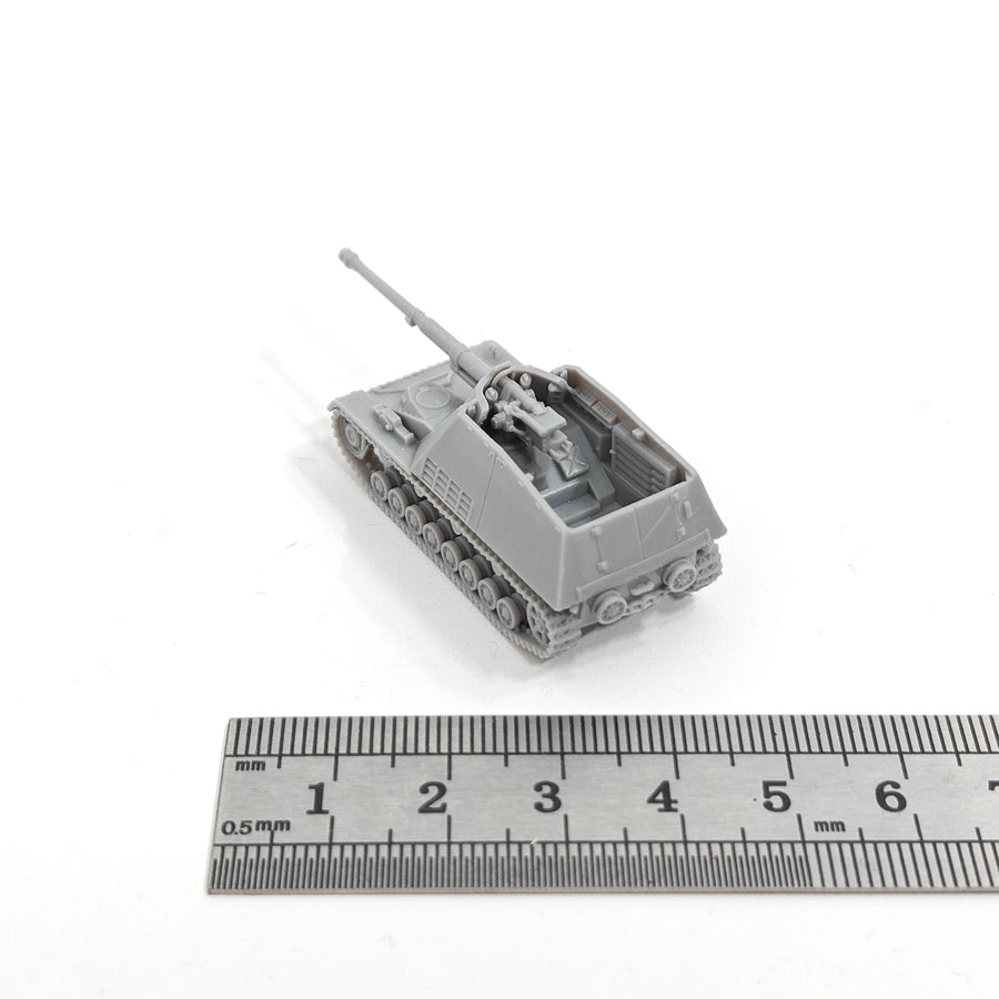 WWII German Nashorn Tank Destroyer 1/144 Scale Resin Model Kit - 1/144 resin model view 4