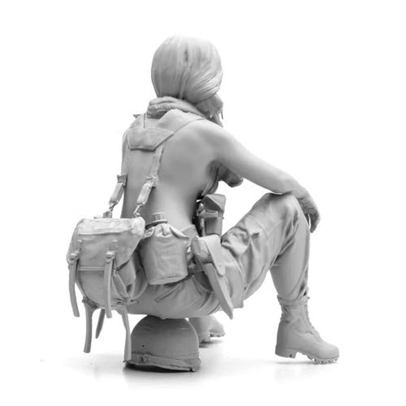 Female Soldier Crouching with Backpack 1/24 Resin Figure Kit - 1/24 resin model view 4