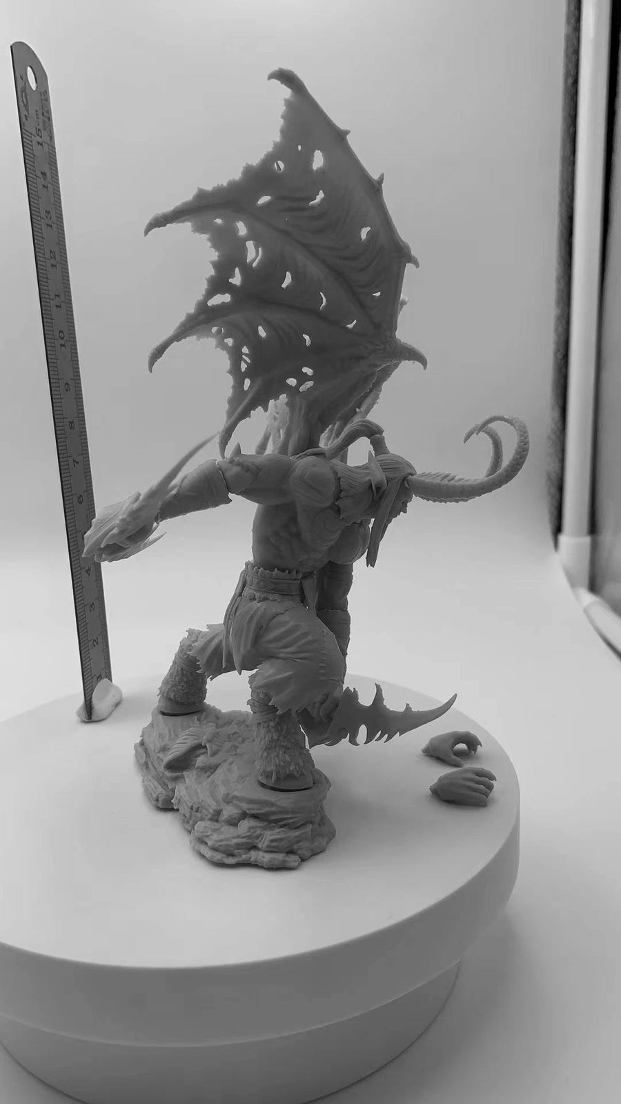 Demon Hunter Warrior with Winged Armor 1/24 Resin Figure Kit - 1/24 resin model view 2