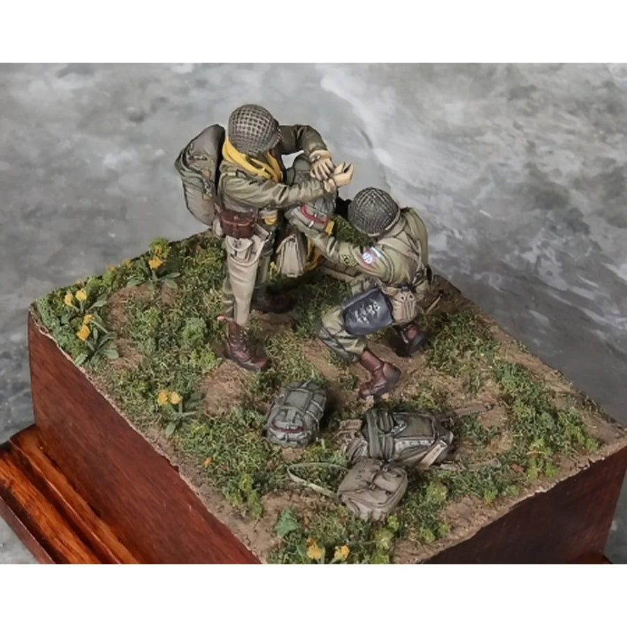 WWII American Paratroopers Officer & NCO 1/35 Resin Figure Diorama Set - 1/35 resin model view 5