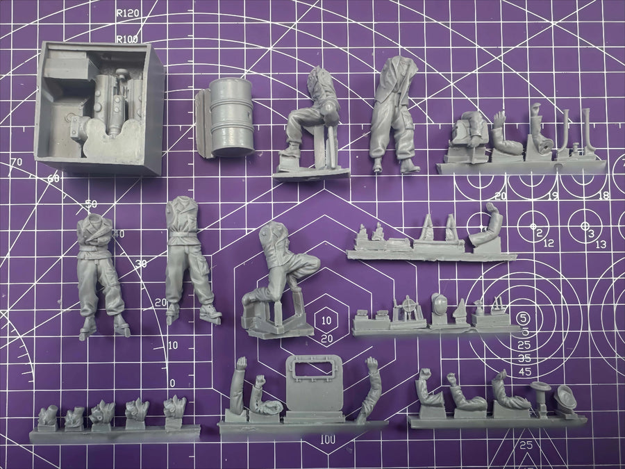 WWII German Tank Crew Maintenance Team 1/35 Resin Figure Kit - 1/35 resin model view 3