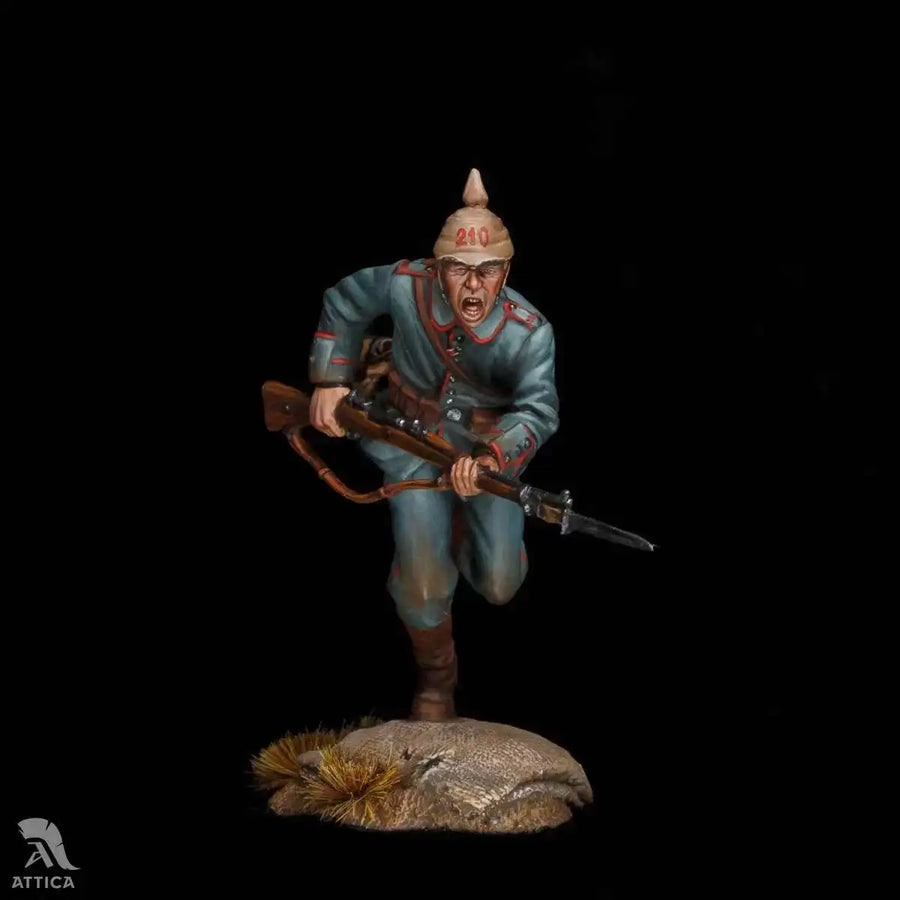 WWI British Soldier Attacking with Bayonet 1/35 Resin Figure - 1/35 resin model view 3