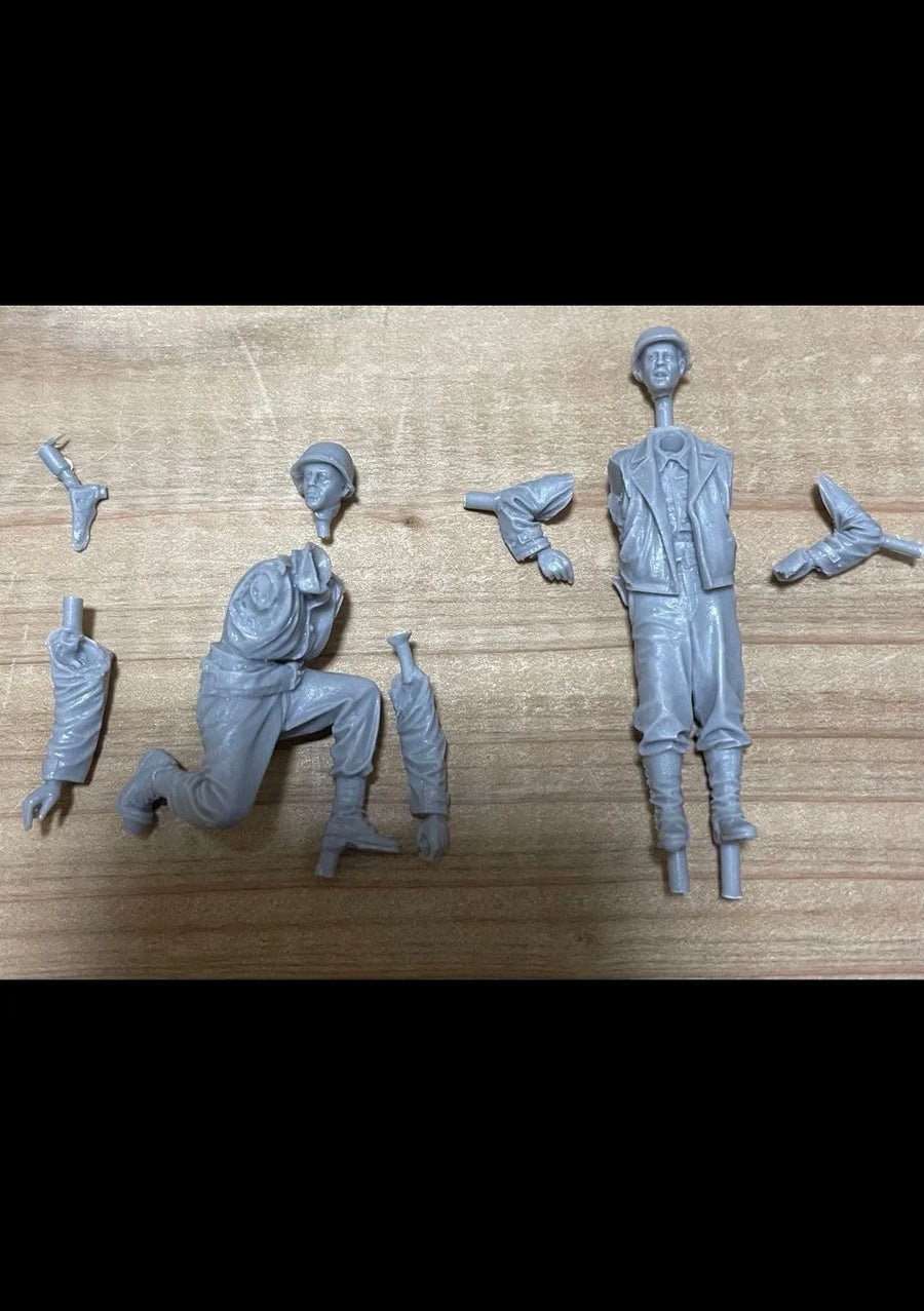 WWII US Infantry Soldier 1/35 Resin Figure Kit with Accessories - 1/35 resin model view 2