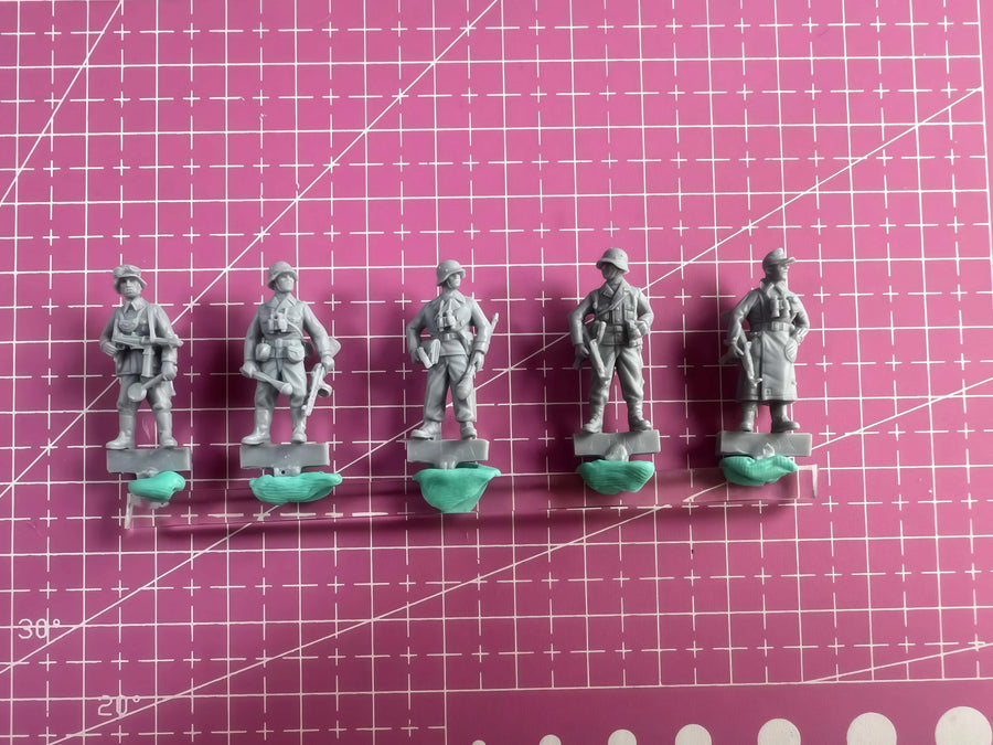 Modern Military Soldier 4-Figure Set 1/72 Scale Resin Model Kit - 1/72 resin model view 2