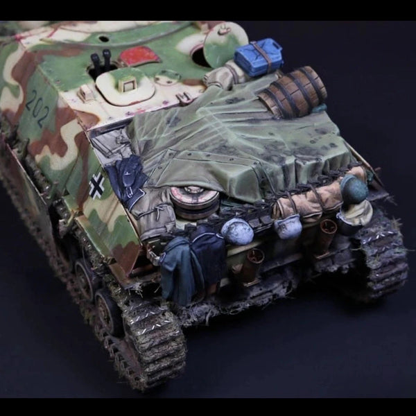 WWII German Panzer Tanker Diorama 1/35 Resin Kit with Accessories