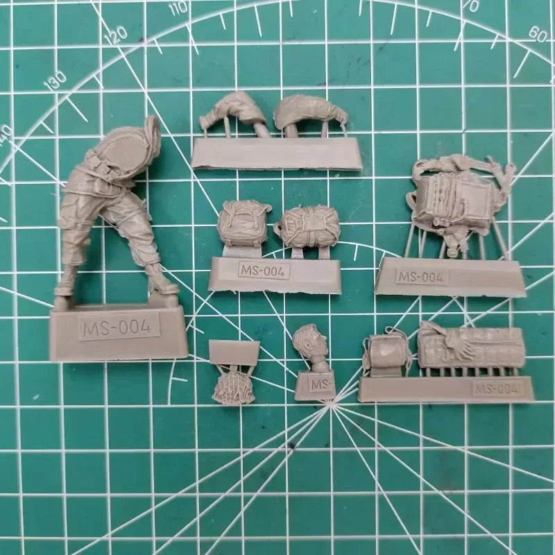 US Airborne Soldier 1/35 Resin Figure Kit - 1/35 resin model view 2
