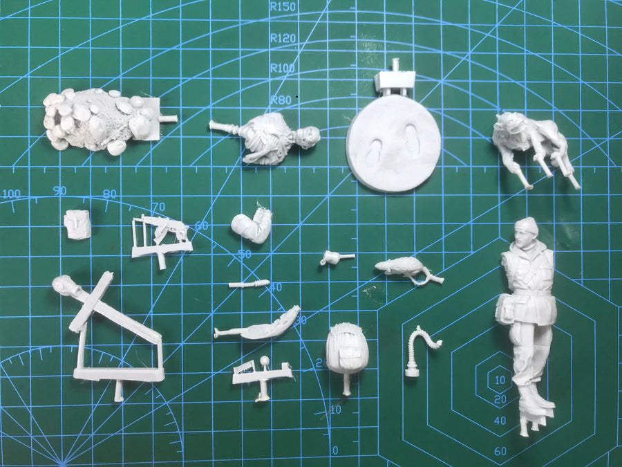 Post-Apocalyptic Stalker with Mutant Creature Diorama 1/35 Resin Figure Kit - resin model view 5