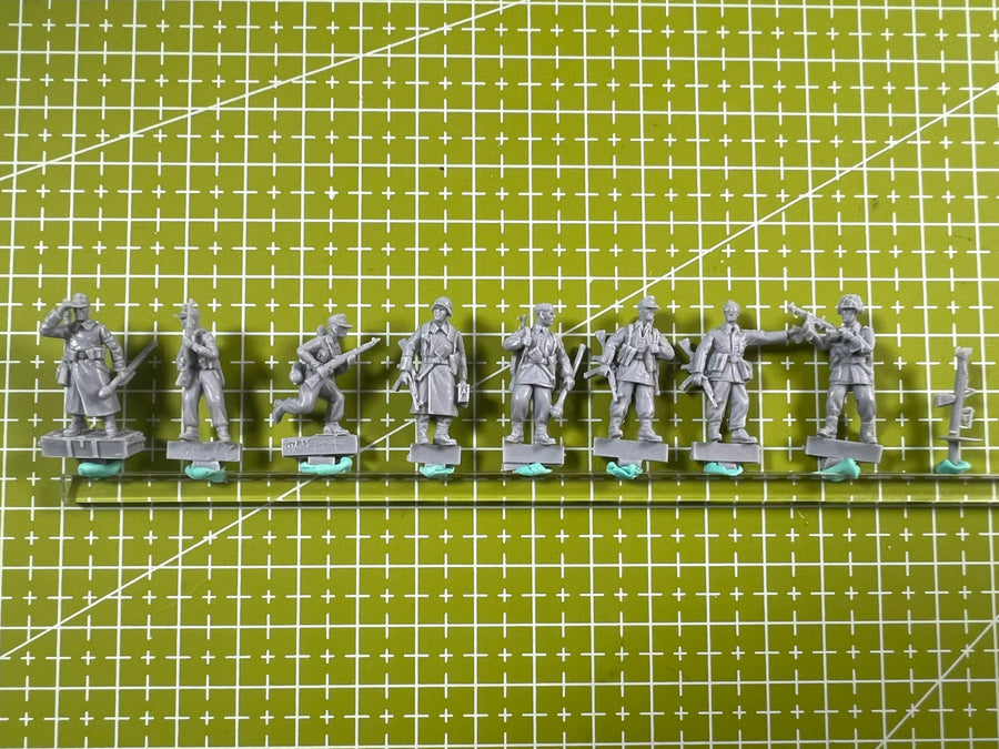 WWII German Soldiers 8-Figure Set 1/72 Resin Model Kit - 1/72 resin model view 2