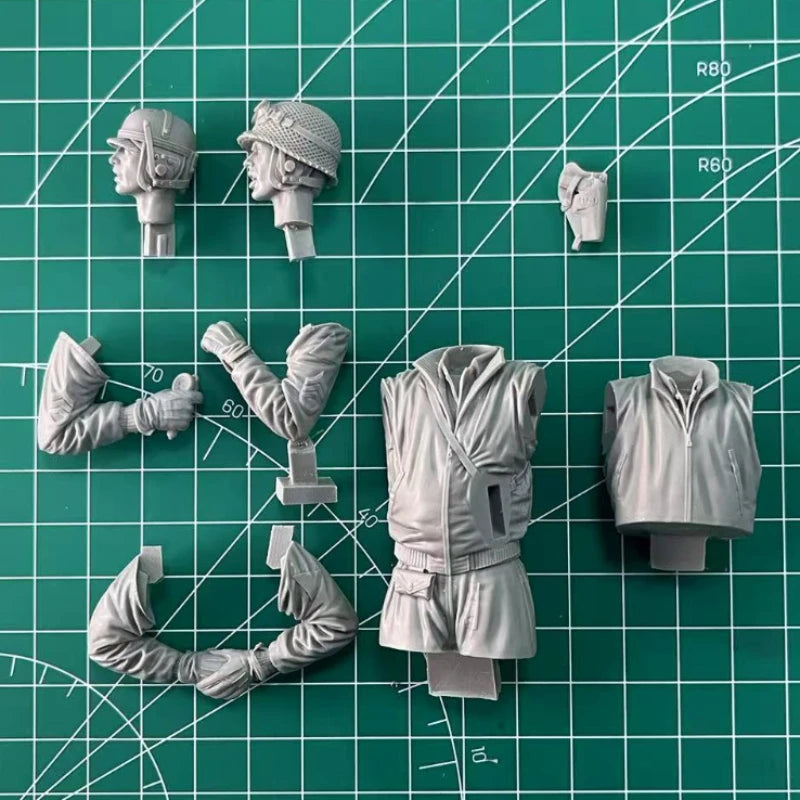 WWII US Tank Crew Half-Body 2-Figure Set 1/16 Resin Kit - 1/16 resin model view 3