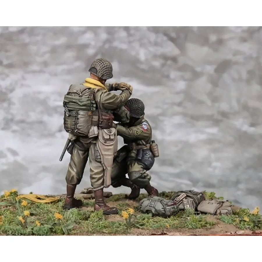 WWII American Paratroopers Officer & NCO 1/35 Resin Figure Diorama Set - 1/35 resin model view 3