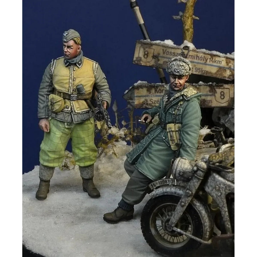 Hungarian WWII Soldier with Motorcycle 1/35 Resin Figure Kit - 1/35 resin model view 2