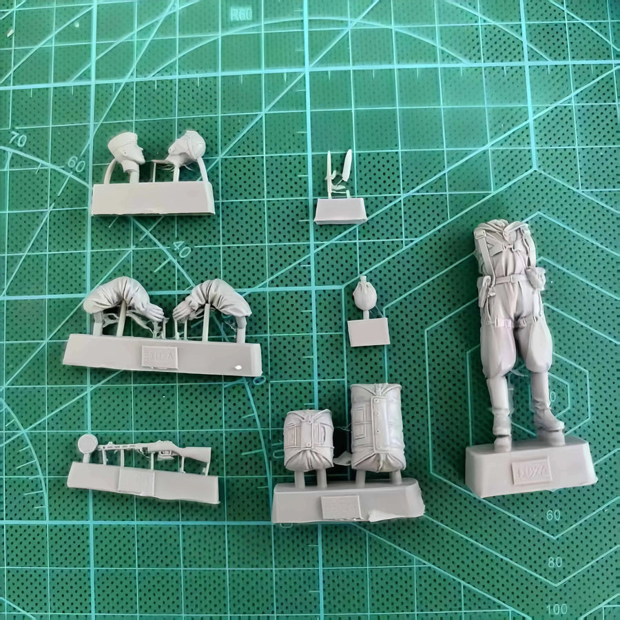 WWI Officer & Soldier Conversation 1/35 Resin Figure Kit - 1/35 resin model view 3