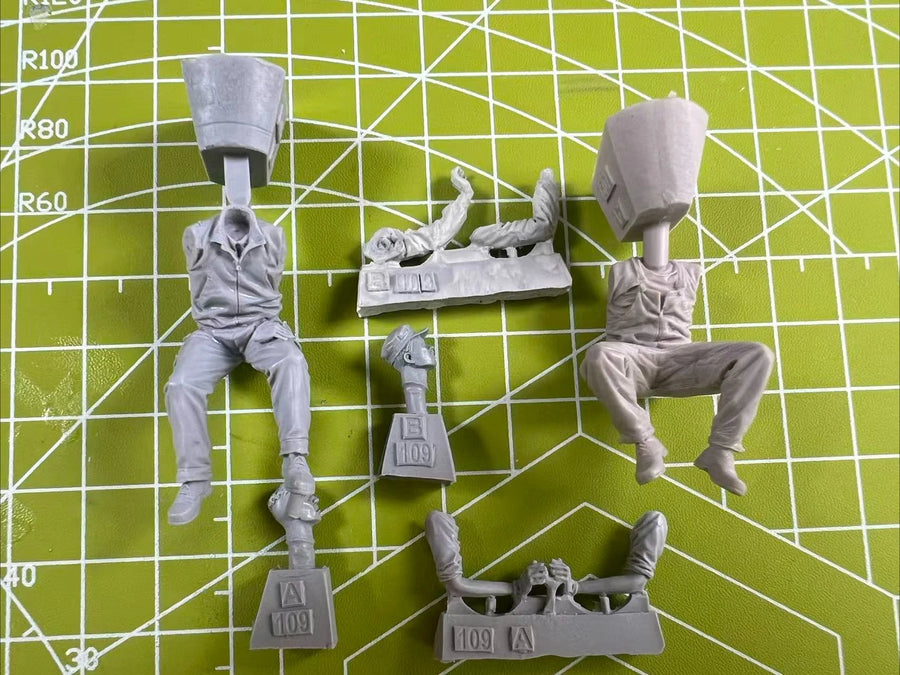 American Tank Crew 2-Figure Set 1/35 Scale Resin Figure Kit - 1/35 resin model view 2