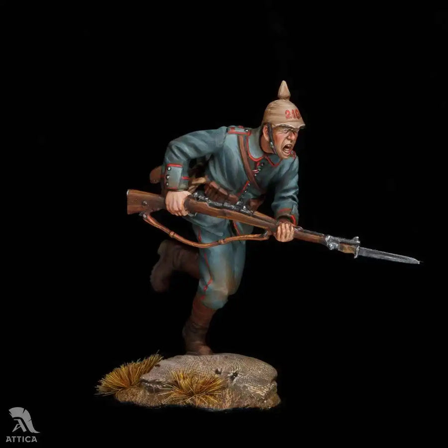 WWI British Soldier Attacking with Bayonet 1/35 Resin Figure - 1/35 resin model view 4