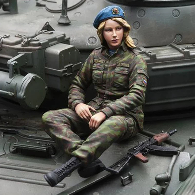 Modern Russian Female Soldier 1/16 Resin Figure Kit - 1/16 resin model view 3