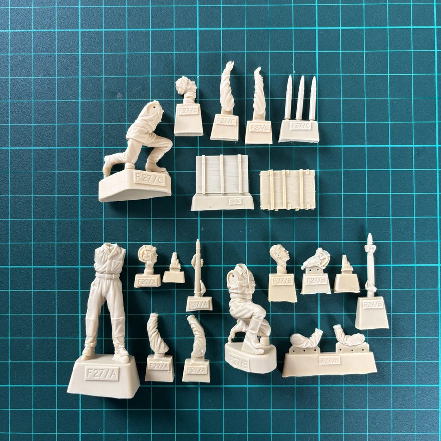 WWII Soviet Soldiers 3-Figure Diorama Set 1/35 Resin Kit - 1/35 resin model view 2