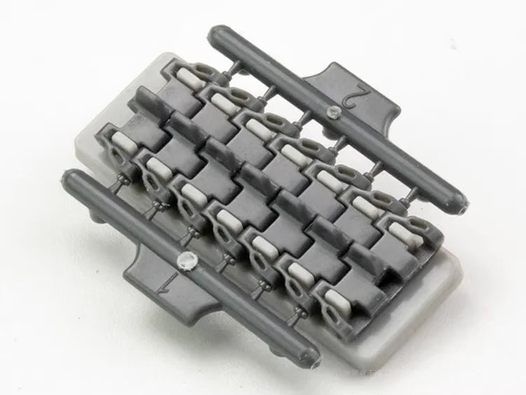 WWII German Panzer III/IV Workable Track Links 1/35 Resin Model Kit - 1/35 resin model view 3