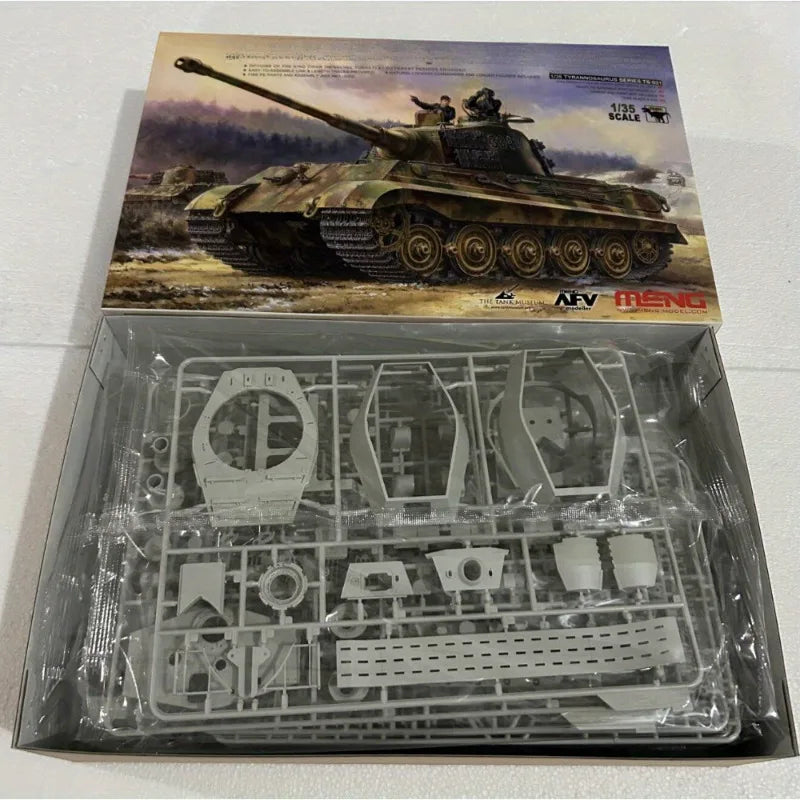 German King Tiger Sd.Kfz.182 Henschel 1/35 Scale Resin Model Kit - 1/35 resin model view 4